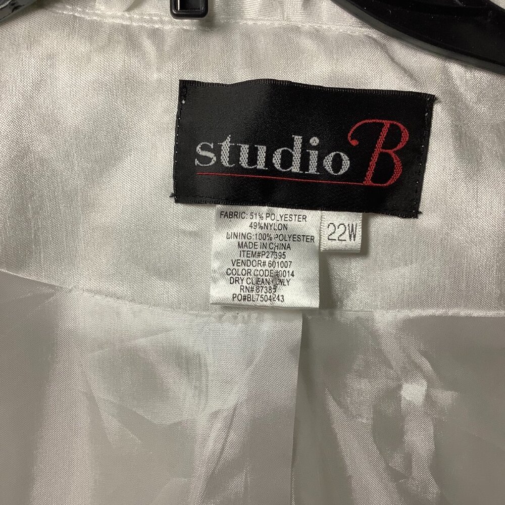 Studio B Womens Satin White Oversized Beautiful Jacket - Picture 8 of 9